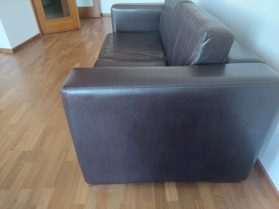 Sofá em pele - 3 lugares