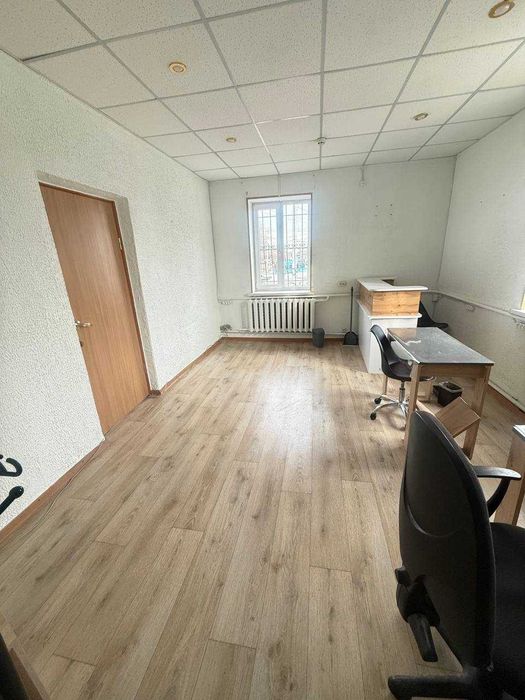 Здається приміщення кабінетного типу з ремонтом 44 кв.м. Добре місце.