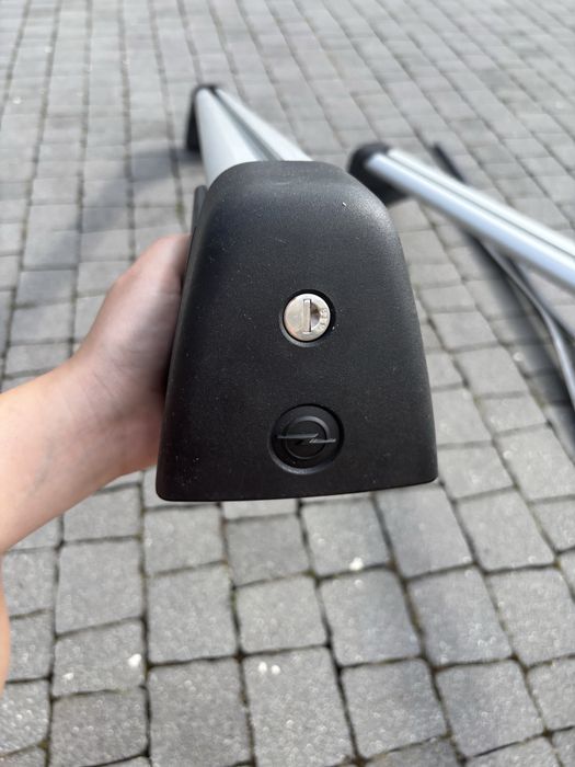Oryginalne relingi dachowe do Opla astra J combi