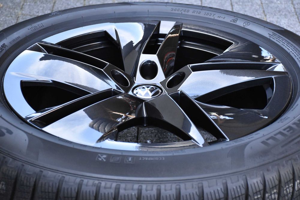 Nowe koła zimowe OEM Audi Q4 Sportback e-tron VW ID.4 ID.5 ID.6 SKODA ELROQ ENYAQ PEAQ CUPRA Tavascan 19" Pirelli