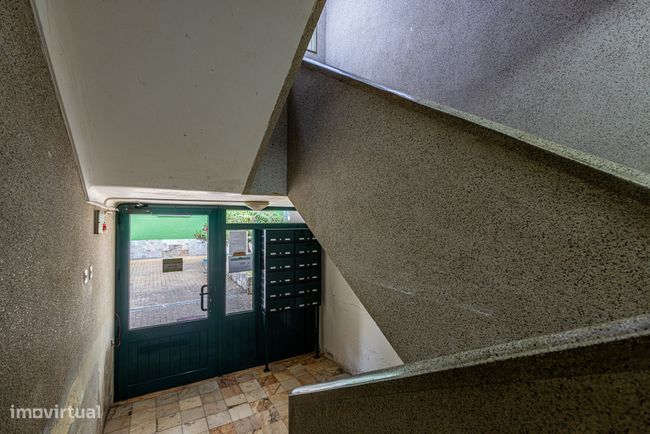 Apresento apartamento T3 com 2 varandas, localizado em Azambuja