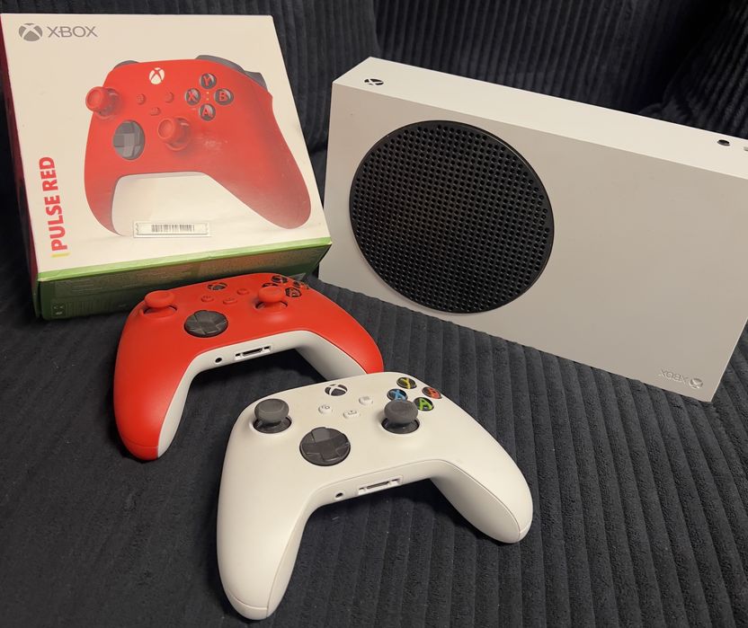 Xbox  Series  S , dwa pady ,konsola
