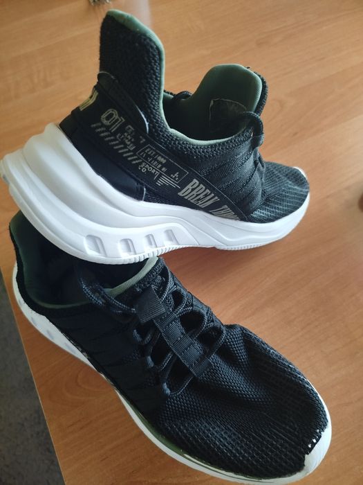 Кросівки чоловічі