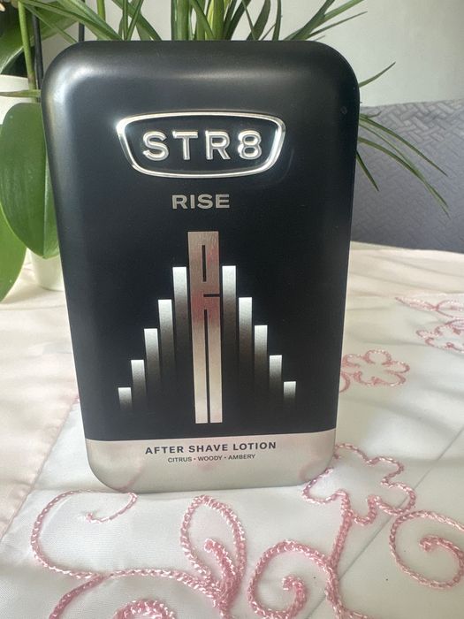 Woda po goleniu STR 8
