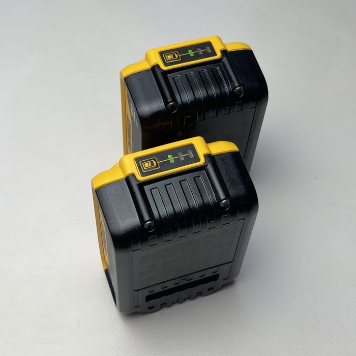 Акумулятор Dewalt DCB205 5ah з США