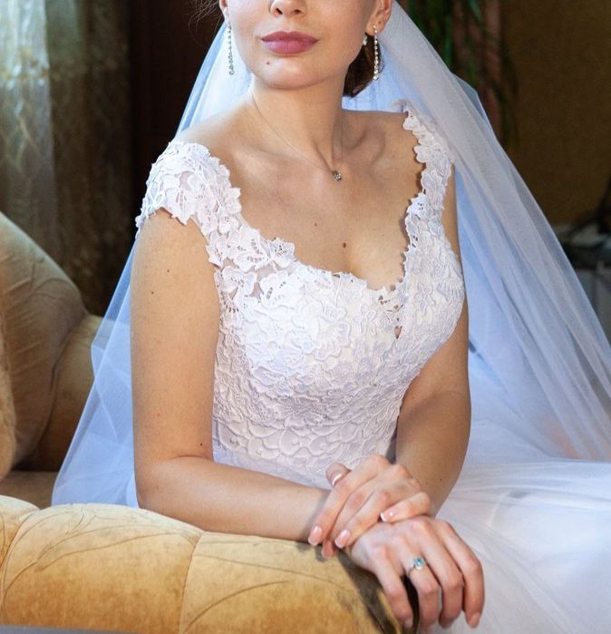 Весільна сукня, розмір M