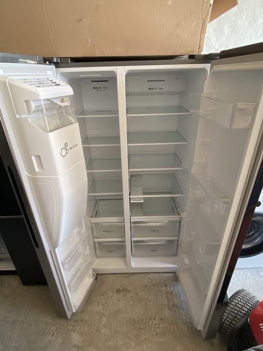 Холодильник LG GS-M32HSBEH сріблястий