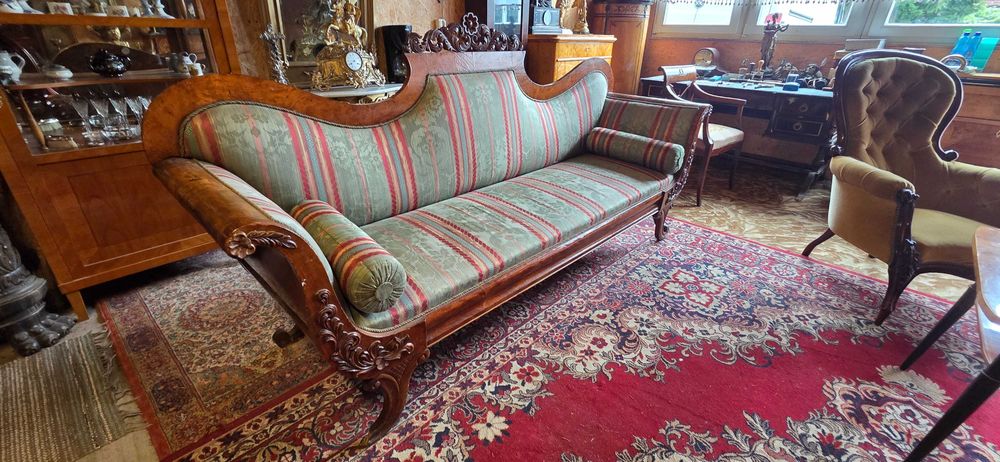 Stara sofa Biedermeier