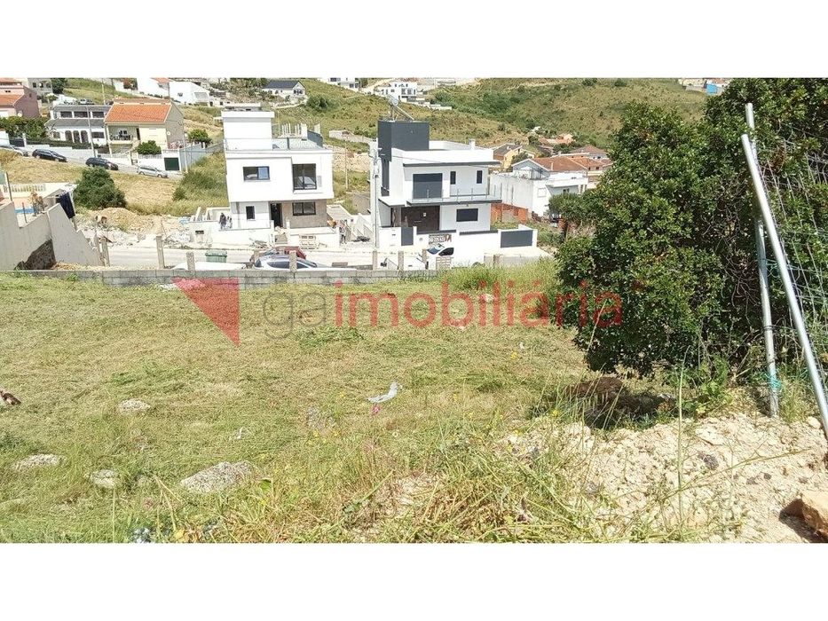 Terreno Urbano em Vialonga com Projeto Aprovado