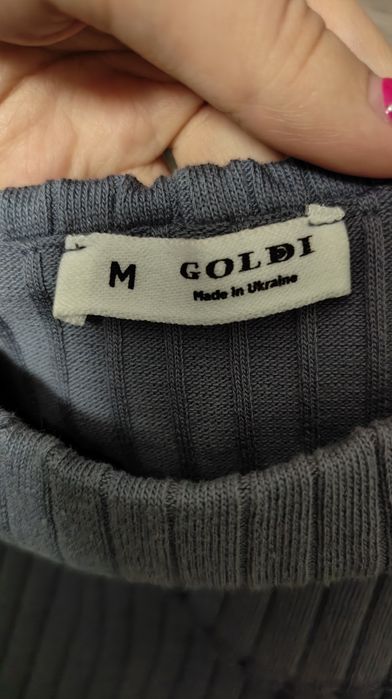 Кофта с открытыми плечами