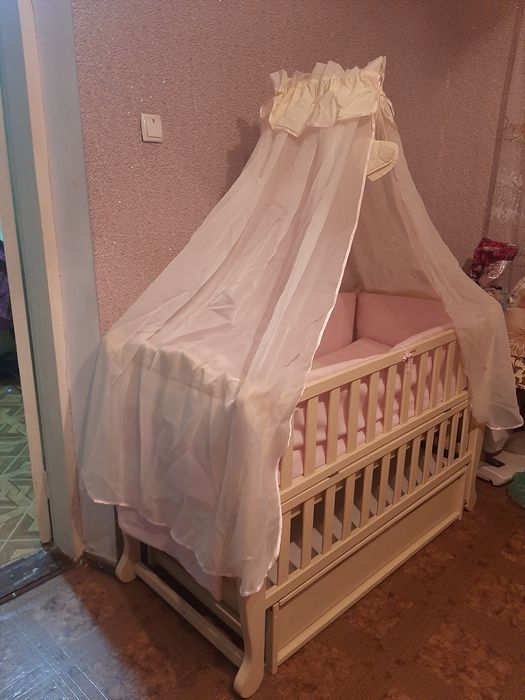 Детская кроватка