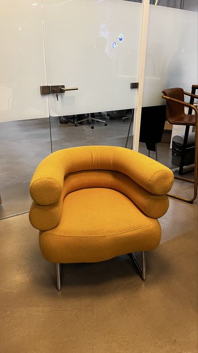 Sofá individual moderno mostarda