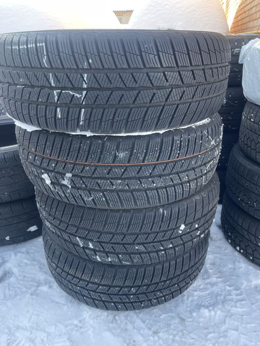 Шини зимові 235/55 19.   4шт.