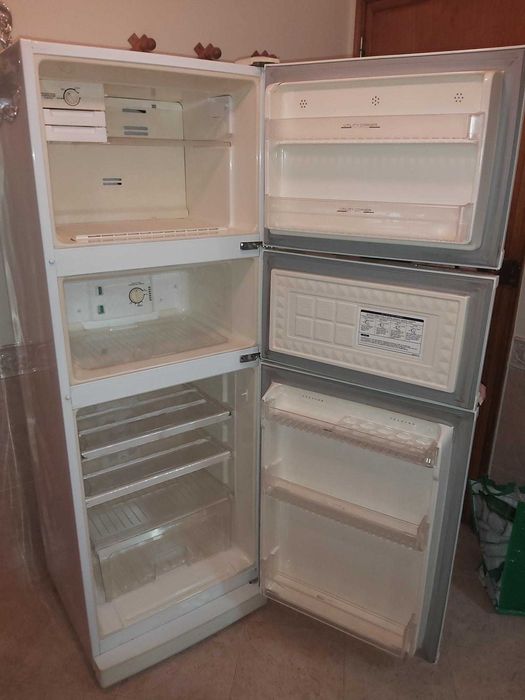 Frigorifico - só funciona congelador ou para peças