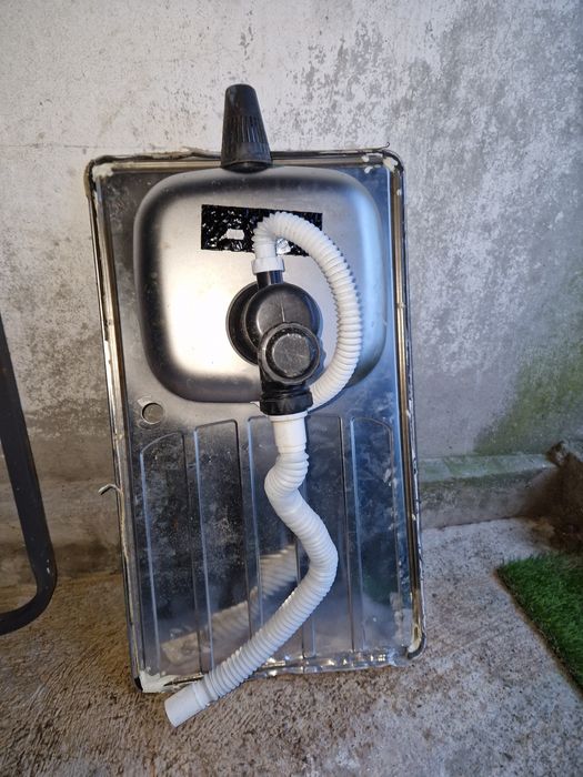 Pia em inox com tubagem incluída