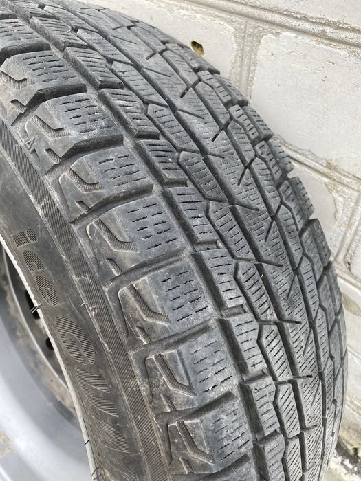 225/65 R17 Yokohama Ice Guard