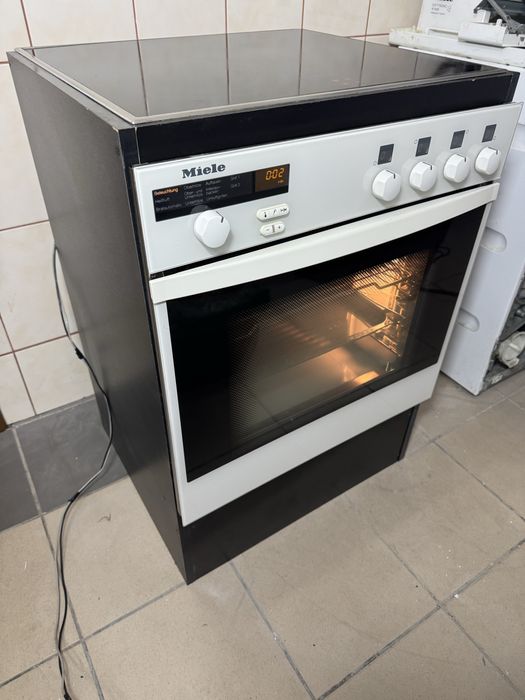 Плита електрична з духовкою електричною  Miele (60)