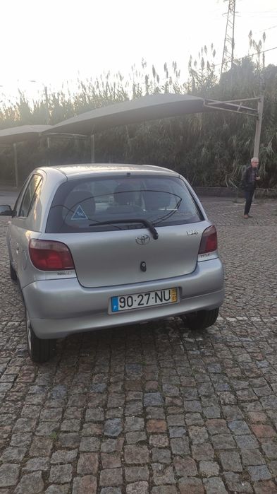 Toyota Yaris impecável