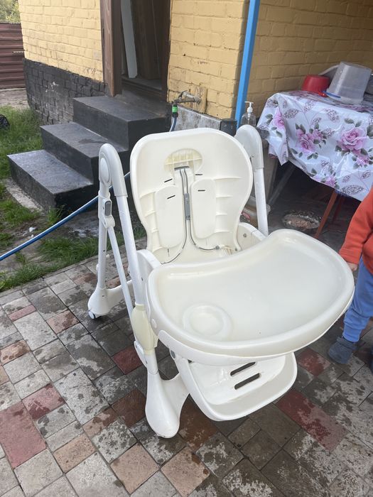 Дитячий стульчик для годування