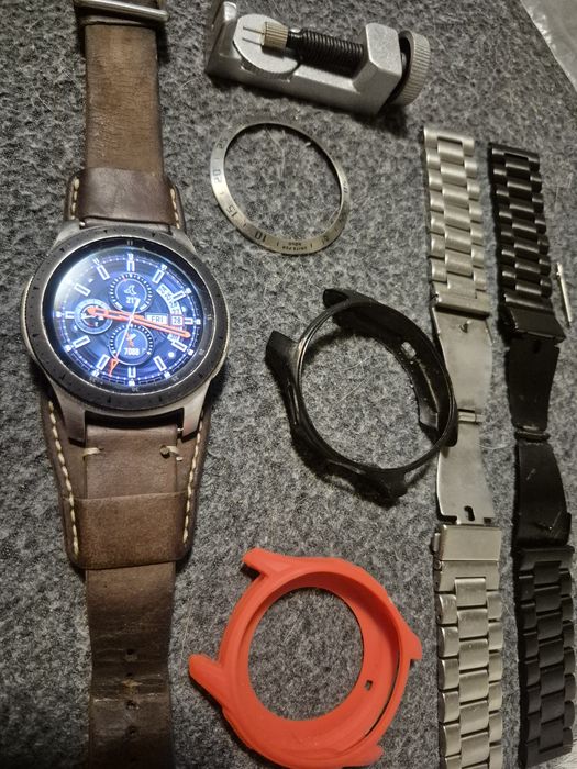 Samsung Galaxy Watch 46 mm z akcesoriami