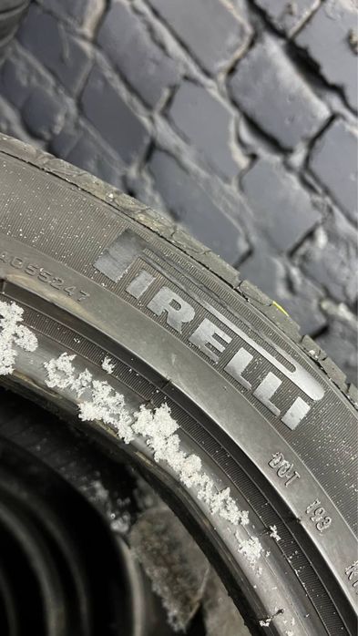 Комплект літньої гуми 225/45/18 , Pirelli