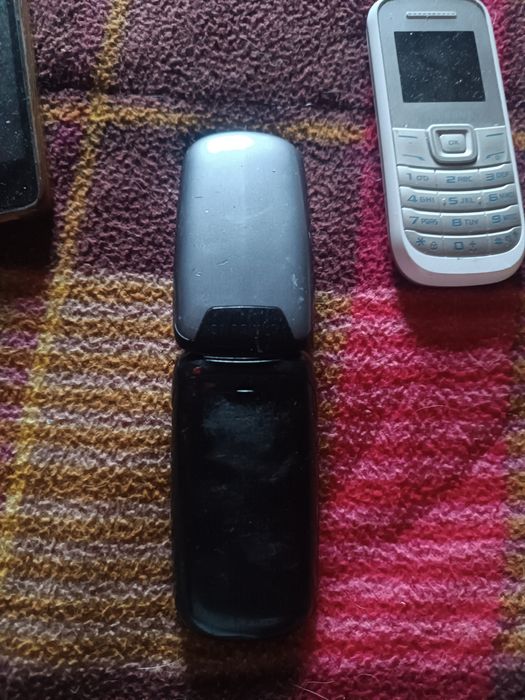 Ambos 2 Samsungs em bom estado a funcionar