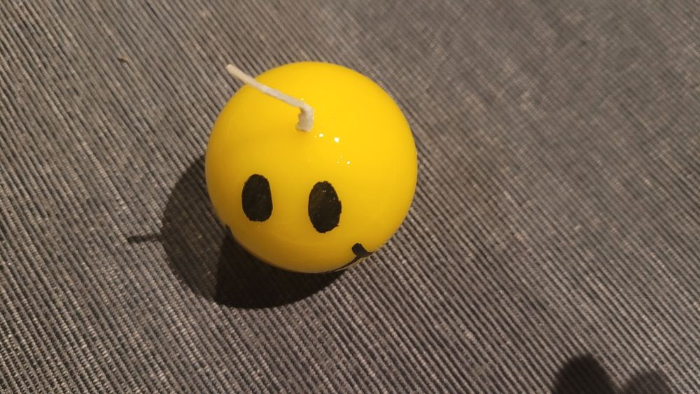 Świeczka żółta uśmiech