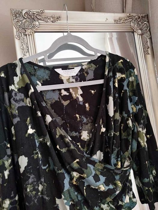 Primark ciemnozielona bluzka duży dekolt