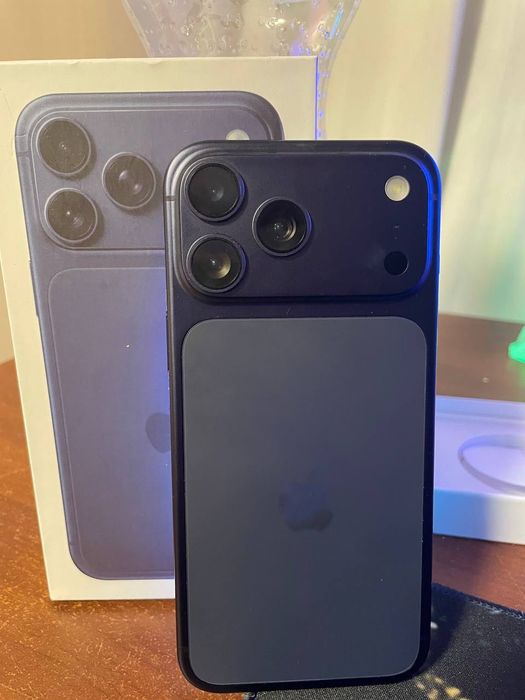 iPhone 17pro Max blue