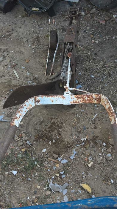 charrua antiga para decorar jardim