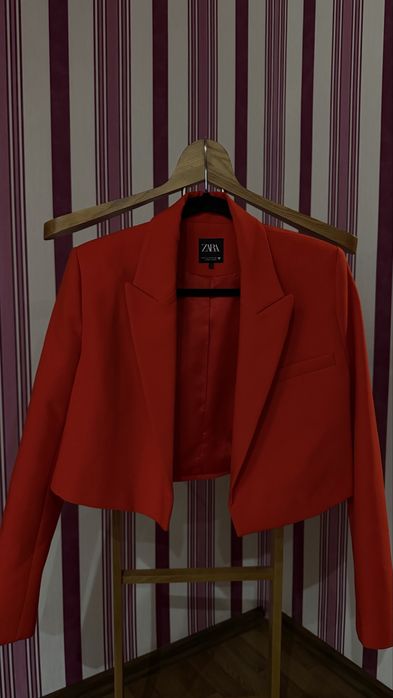 Червоний піджак Zara
