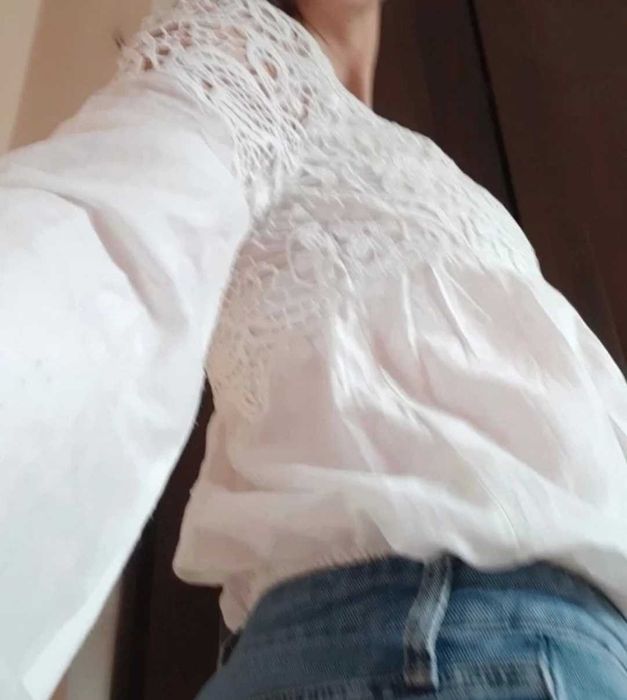 Bluzeczka damska z haftem marki Abercrombie z USA, nowa Xs