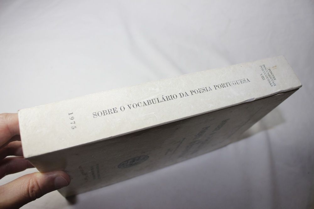 Livro-Sobre o Vocabulário Poesia Portuguesa-1975-Fundação C Gulbenkian