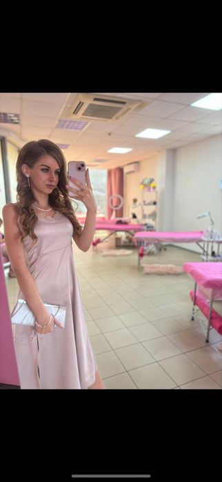 Атласна сукня дуже гарна