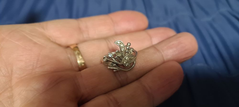 Серебрянная кольцо с белыми камнями 925 пробы, размер 18,5- 19.