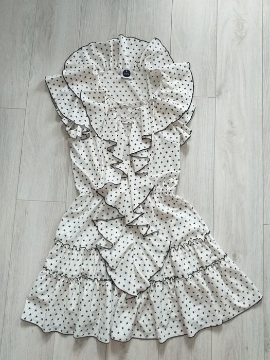 Biała satynowa zwiewna sukienka w gwiazdki, rozmiar S, The dot Queen