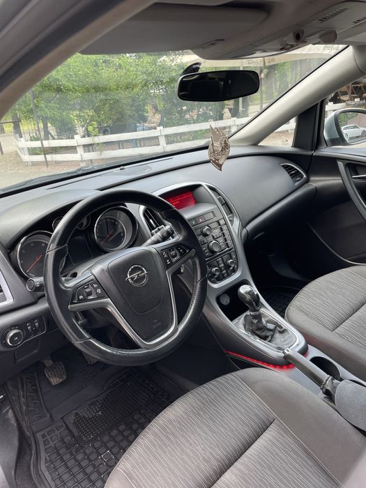 Продам Opel Astra J