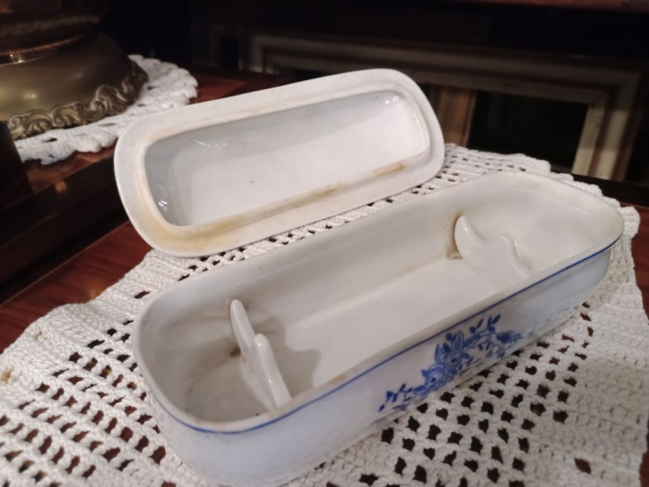 Caixa em porcelana da Vista Alegre para escovas de dentes