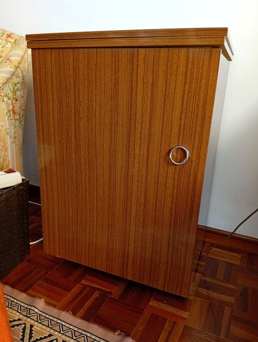 Maquina de costura com móvel
