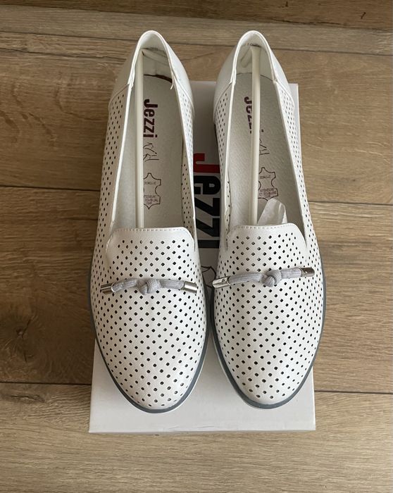 Półbuty azurowe Jezzi biale 40 baleriny lordsy