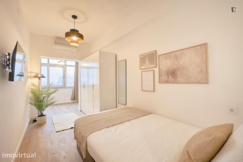 Quarto - localizado em Campolide Lisbon