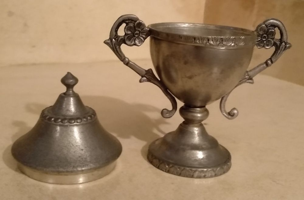 Miniatura de réplica de Taça antiga em estanho