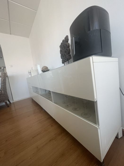 Conjunto mesa e aparador
