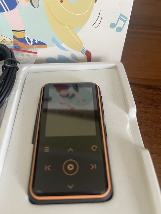 Плеєр AGPTEK M2PL: Твій ідеальний ритм для спорту та драйву