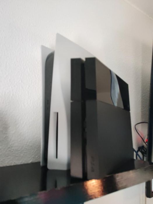 Ps4 nova pequenas marcas de uso