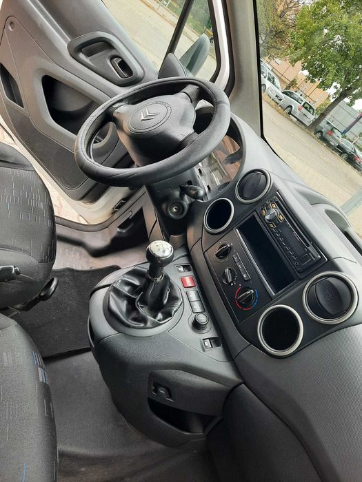 Citroën berlingo 3 lugares fibrada