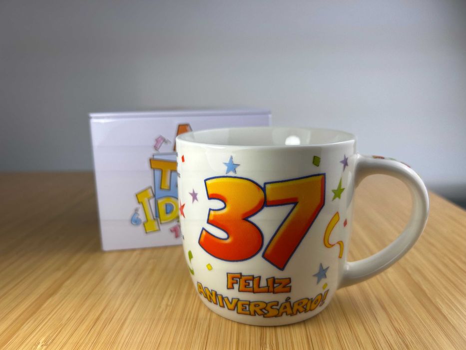 Caneca de Aniversário 37 Anos com Caixa Original – Nova