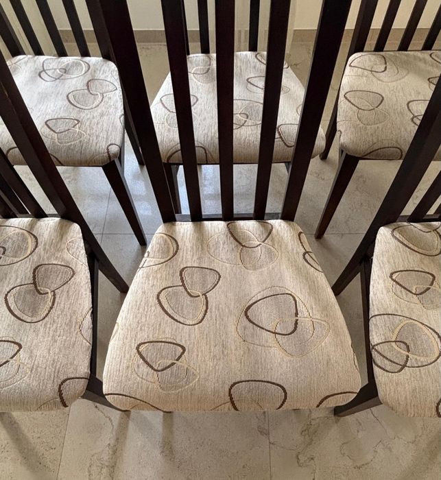 6 krzeseł plus stół gratis!