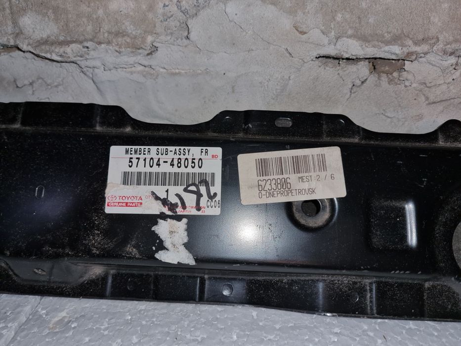 Продам нижнюю планку телевизора Тойота Highlander