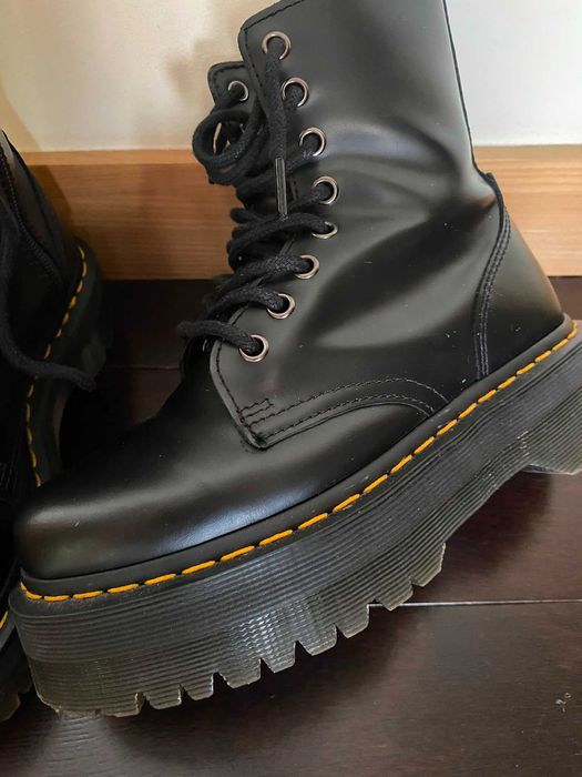 Botas pretas dr. martens 36